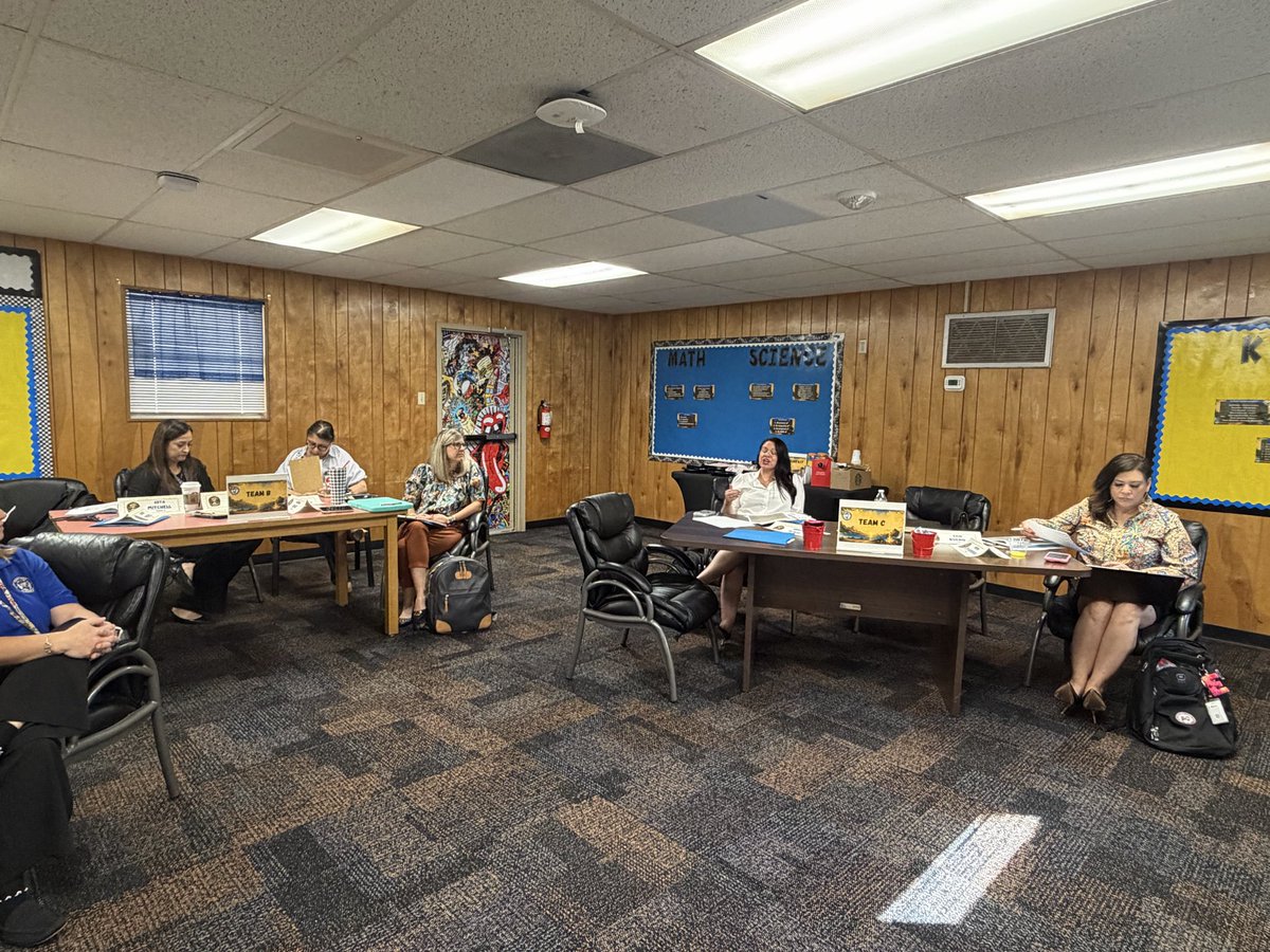DrSDHoward's tweet photo. Instructional Rounds at @JLPioneers. Excellence happens when principals are supported &amp; held accountable by their principal supervisor, @MISDTandL &amp; campus leaders work in close alignment, &amp; the feedback is used for continuous improvement. #MISDProud of what we saw this morning. https://t.co/Zjgvr9aBx5