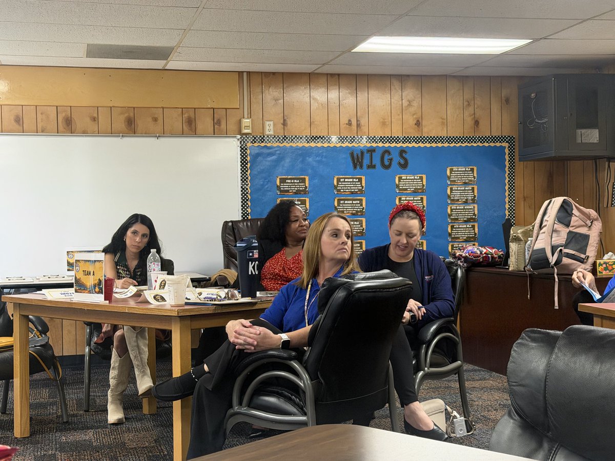 DrSDHoward's tweet photo. Instructional Rounds at @JLPioneers. Excellence happens when principals are supported &amp; held accountable by their principal supervisor, @MISDTandL &amp; campus leaders work in close alignment, &amp; the feedback is used for continuous improvement. #MISDProud of what we saw this morning. https://t.co/Zjgvr9aBx5