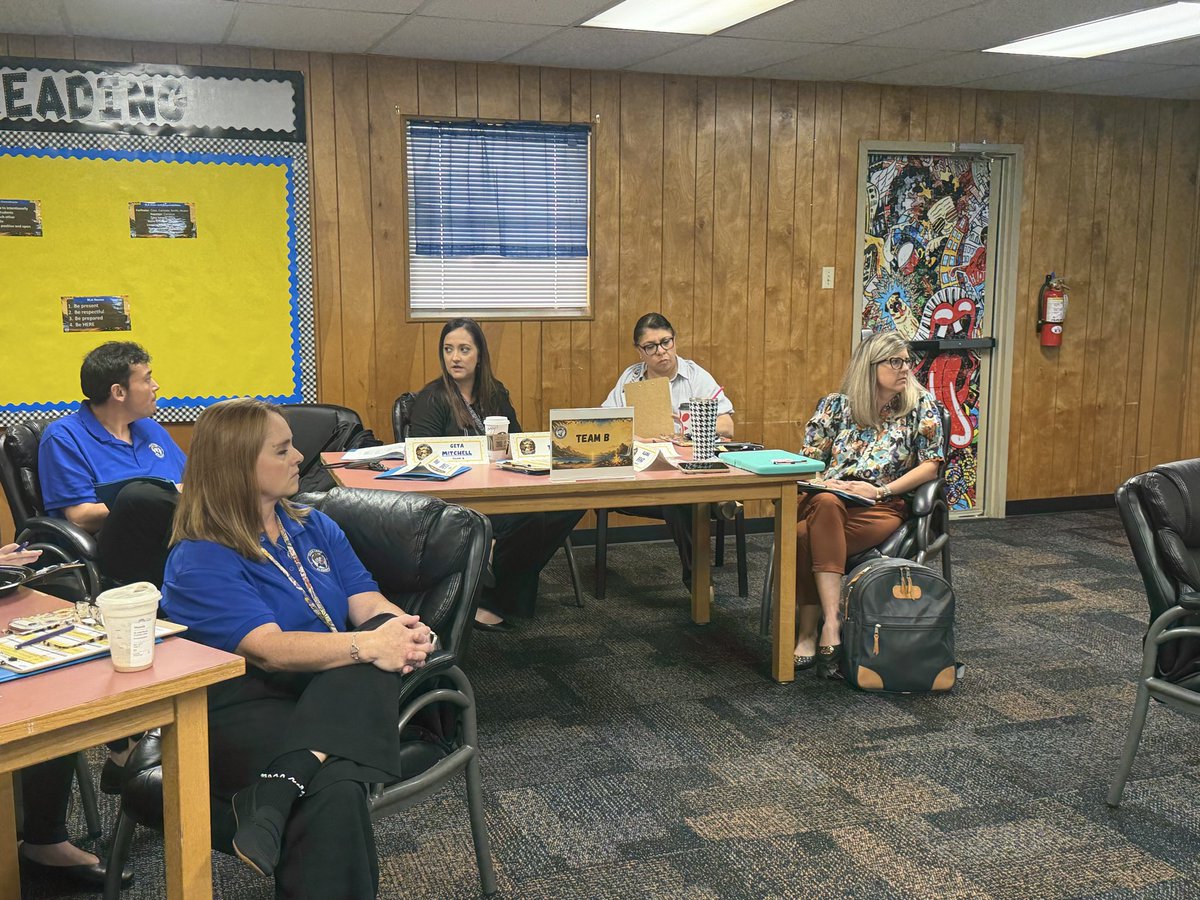 DrSDHoward's tweet photo. Instructional Rounds at @JLPioneers. Excellence happens when principals are supported &amp; held accountable by their principal supervisor, @MISDTandL &amp; campus leaders work in close alignment, &amp; the feedback is used for continuous improvement. #MISDProud of what we saw this morning. https://t.co/Zjgvr9aBx5