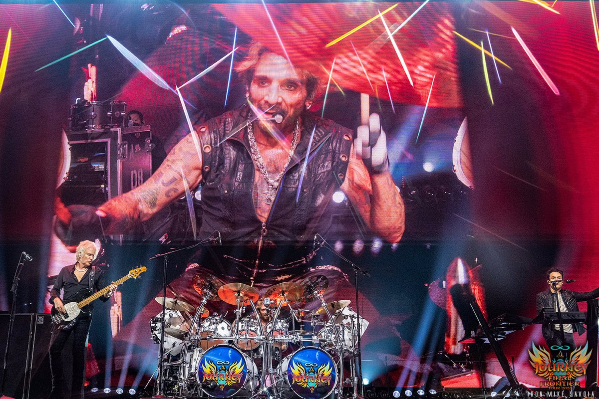 DeenTheDrummer's tweet photo. Greetings from Journey’s Final Frontier Tour 🔥🔥🔥 A couple of days off, then we are headed to Grand Forks, ND!! 

📷 @ironmikesavoia https://t.co/pHMb0pbju0