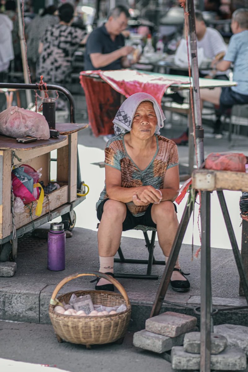 bryan_kin84_f83's tweet photo. [Qin Yin takes a look at the fresh morning market stalls]， https://t.co/SlJxjCOBwY