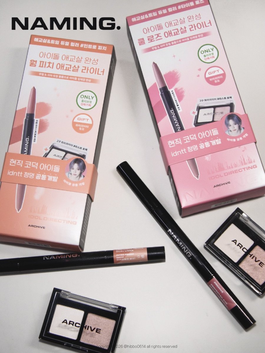 hibbo0614's tweet photo. #광고 #RT이벤트 @naming_cosmetic 
이 글을 #RT 해주신 3분께 네이밍 퍼펙테일 아이 디자이닝 펜슬 듀얼라이너 NEW 2종 중 랜덤 1종을 드립니다 ! 

애교살 뽀용하게만 그리면 오히려 눈 밑만 동동 떠보이고, 너무 어두우면 다크써클 같아지는 사람 주목 👀

네이밍에서 아이덴티티 청명과 공동 개발한 신제품 듀얼라이너가 나왔어요 🫶🏻

너무 밝지도, 너무 채도 높지도, 너무 어둡지도 않은 딱 자연스럽게 녹아드는 음영 컬러라 애교살에 입체감 주기 딱임....

인트로피치🍑 / 타이틀로즈🌹 두 컬러로 각각 다른 분위기 연출 가능해서 요즘 애교살 메이크업할 때 손이 자주 가는 조합 🤍

같이 쓰기 좋은 증정 하이라이터 듀오까지 소개해볼게요!
