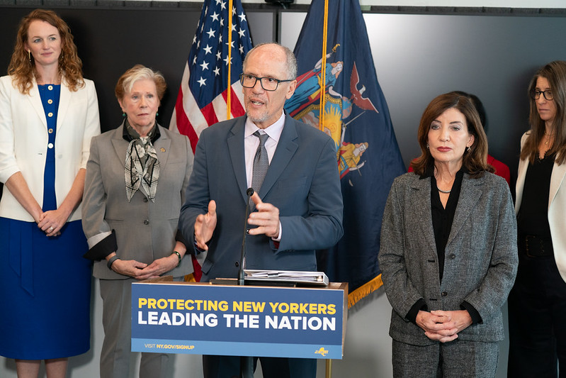 NYSDOLCommish's tweet photo. As AI technology rapidly evolves, New York State is leading the way. 

Proud to stand with @GovKathyHochul as a member of her FutureWorks Commission as we work to protect, prepare, and create new opportunities for New Yorkers. https://t.co/U4cCPBlVuj https://t.co/kXn6fkIsE3