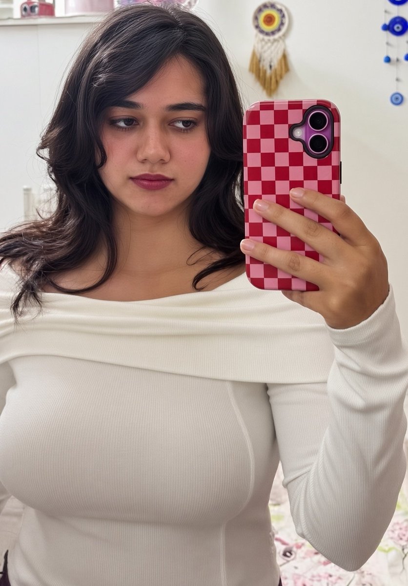 akashvibes's tweet photo. Good Night Friends 😊 
There’s a kind of beauty that doesn’t shout — it just stands there in white, looks into the mirror, and steals the whole frame 🔥 
Soumya Avasthi, effortlessly Stunning ✨ 
#SoumyaAvasthi ♥️ https://t.co/NCw3mhvOix
