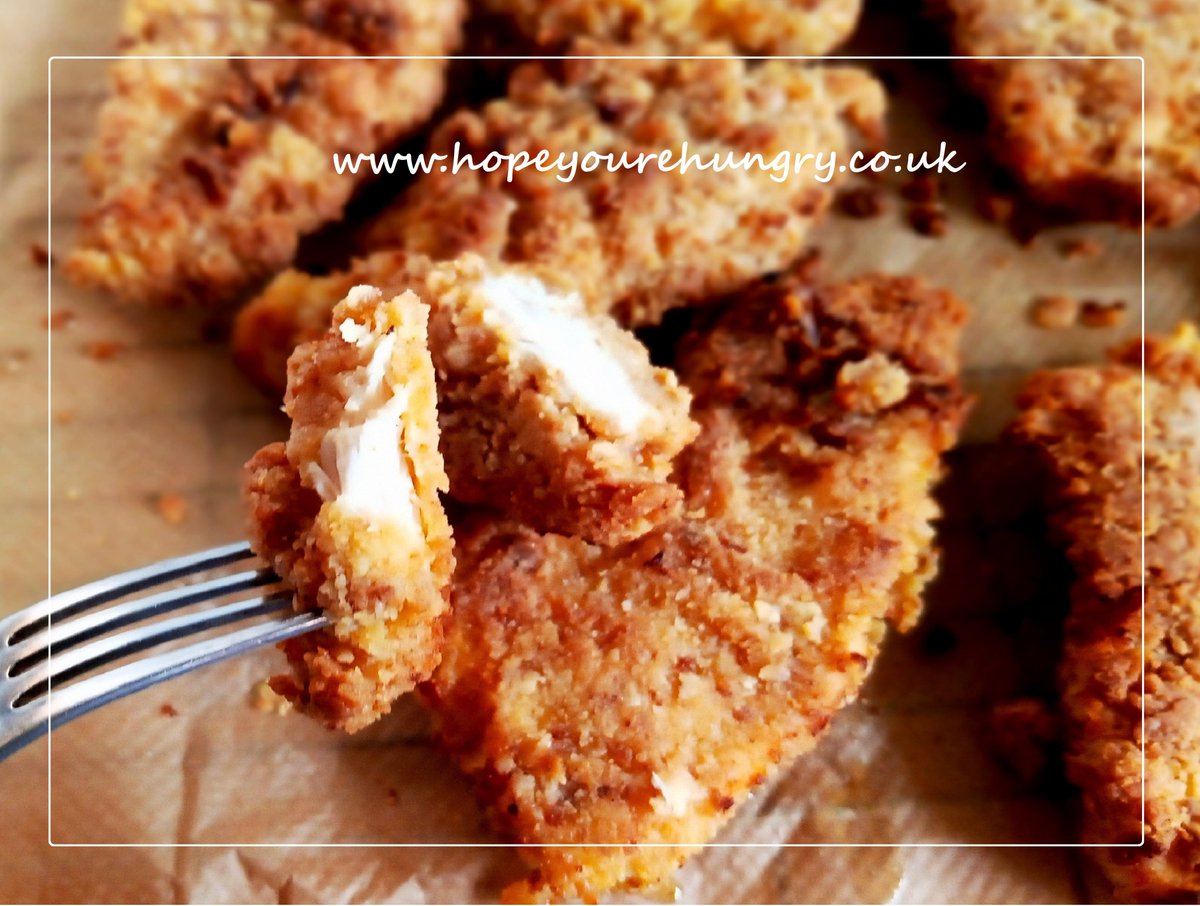 re_hungry's tweet photo. Happy #Wednesday lovely Hungrys! It's meal-prep day, so made my easy baked breaded chicken - recipe: https://t.co/OQVJVjYhqb Crispy & crunchy, crumb-coated chicken - delicious, however you serve it! Stay hungry! ;) x #bakeithappen #recipes #bake #comfortfood https://t.co/8pdnsR32nX