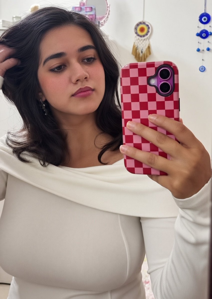 akashvibes's tweet photo. Good Night Friends 😊 
There’s a kind of beauty that doesn’t shout — it just stands there in white, looks into the mirror, and steals the whole frame 🔥 
Soumya Avasthi, effortlessly Stunning ✨ 
#SoumyaAvasthi ♥️ https://t.co/NCw3mhvOix