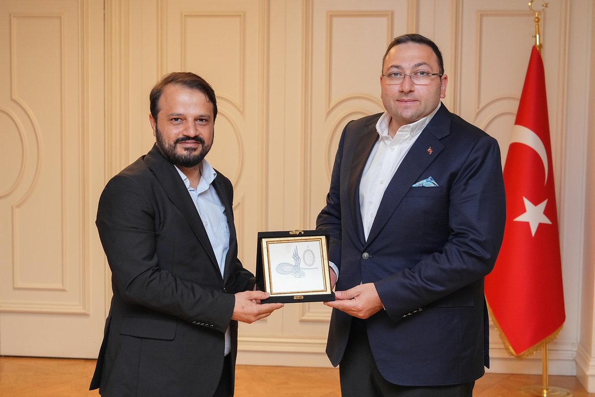 beytullahcicen_'s tweet photo. Üsküdar Belediye Başkan V. @DZGultekin ’i ziyaret ettik.

Gençliğe yönelik kıymetli destekleri ve samimi misafirperverlikleri için gönülden teşekkür ediyorum. https://t.co/6G5nAlGzTx