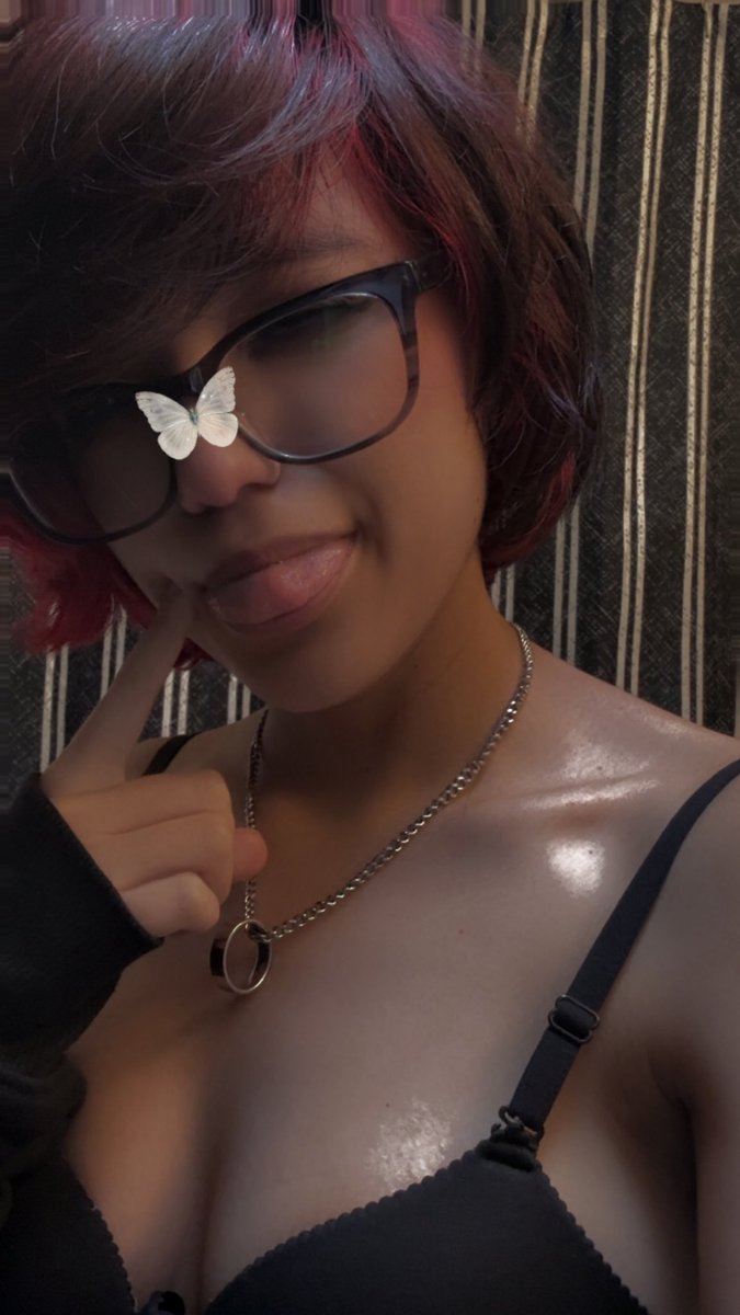z8ywk's tweet photo. ⋆༺Still hurts where you bit me. Can you do it again baby?~༻⋆ https://t.co/L5Ysak94Es