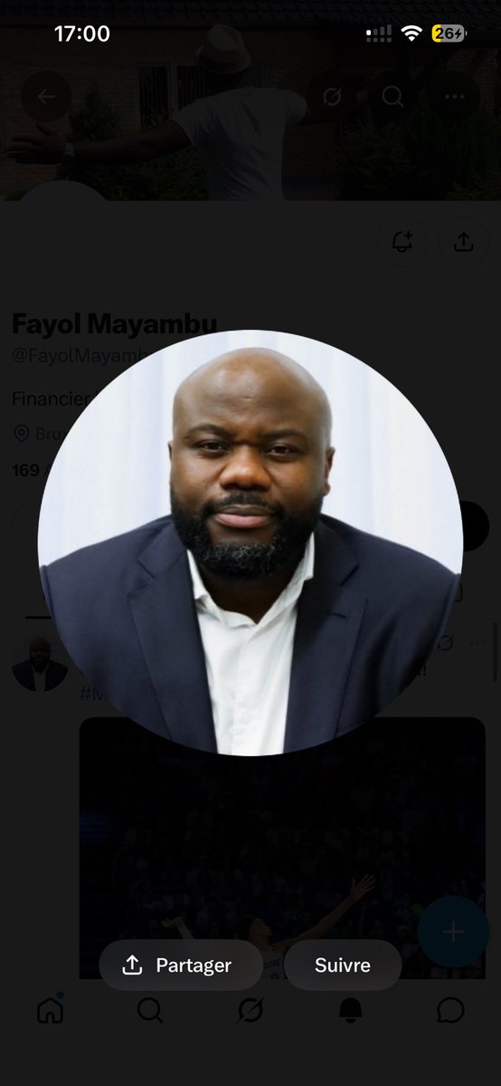 moranolicia's tweet photo. Dit il avec son crâne de Chocobon. J’ai jamais compris pourquoi les gens gros étaient autant cons.. ça se voit il a de la graisse dans le crâne https://t.co/ExzPcMc6i1