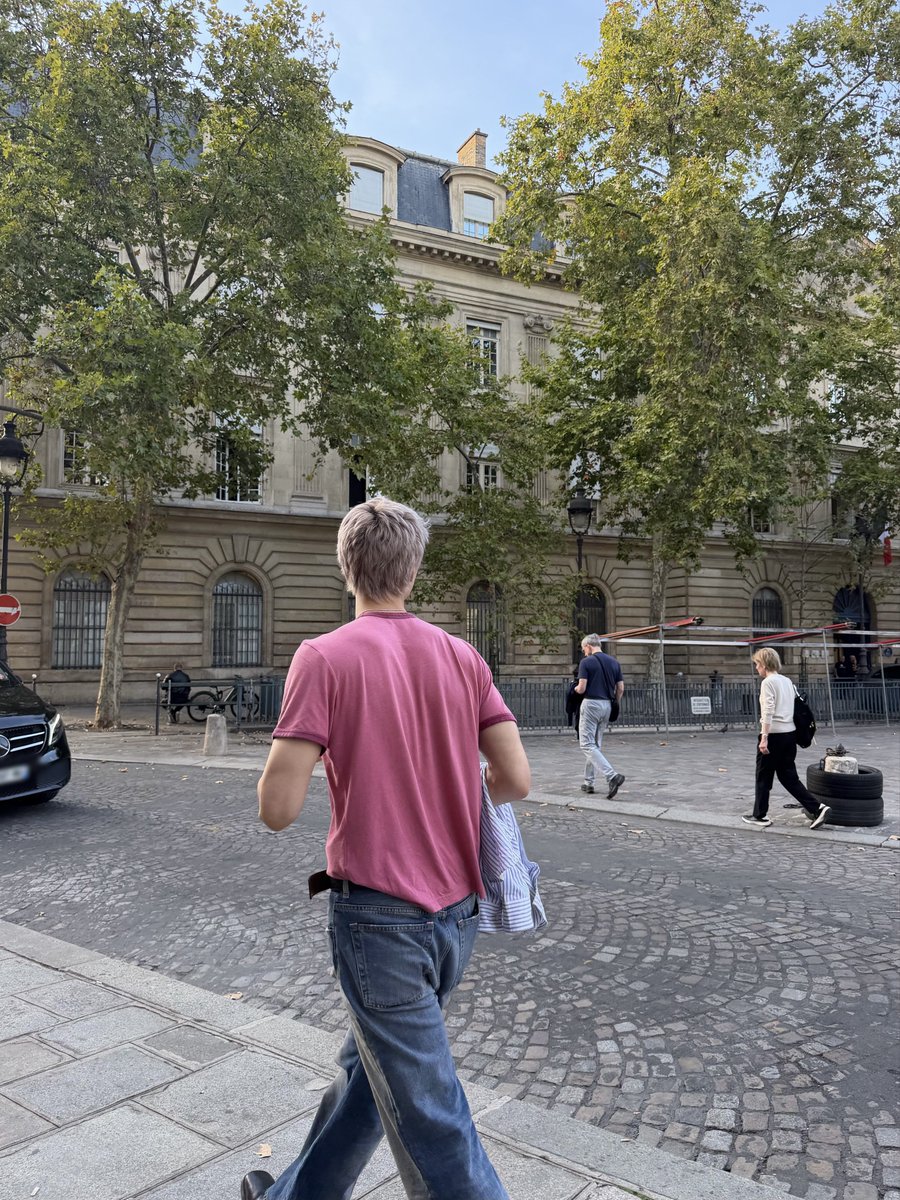 NCTsmtown_127's tweet photo. paris!

#NCT #JOHNNY 
#JOHNNYxAcneStudios #AcneStudiosxJOHNNY
#AcneStudios @acnestudios https://t.co/bIAQy5kfNG