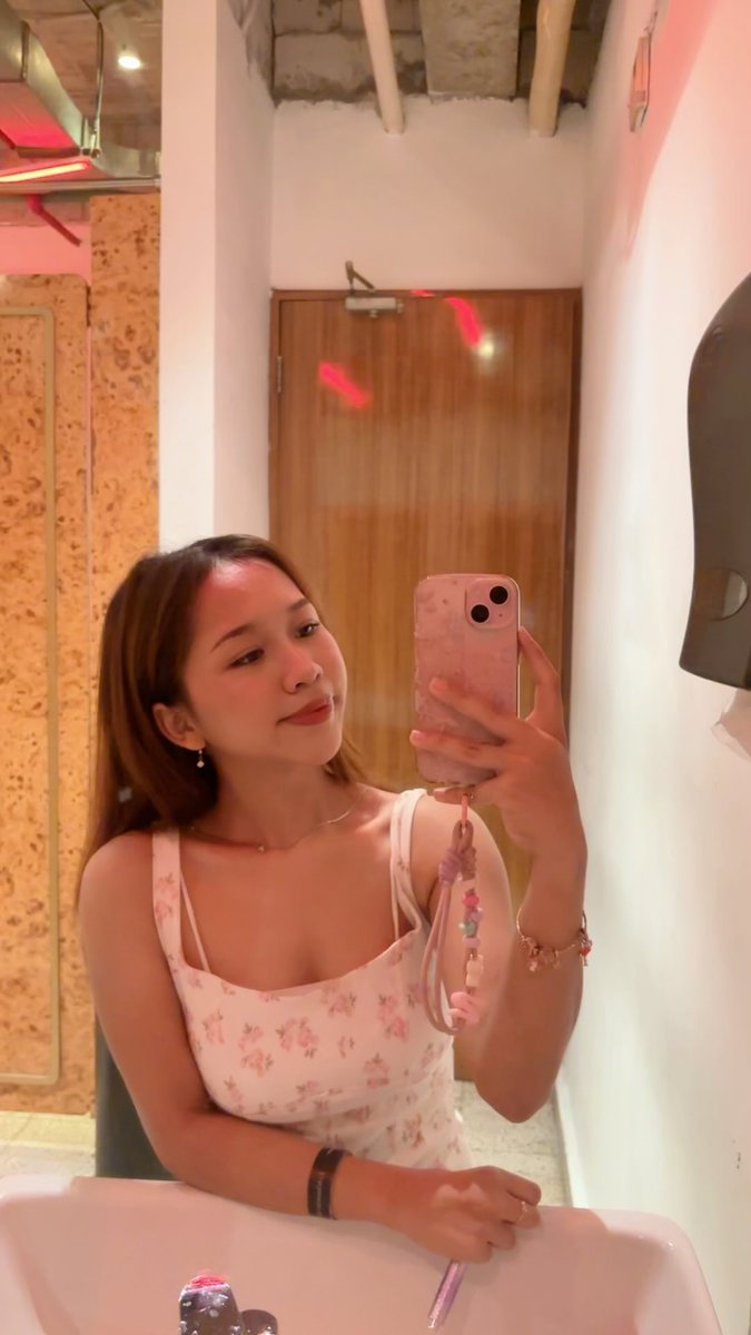 raiaaaadv's tweet photo. mulai demen baju2 stradivarius krn lucu dan byk disc 🤣✨✨✨ https://t.co/8qWMtVsRu0