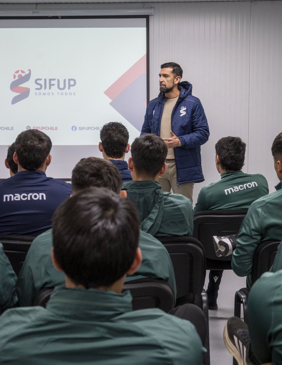 sifup's tweet photo. Hoy visitamos al plantel de Audax Italiano en el marco de la segunda ronda de visitas a clubes de 2026. La jornada permitió compartir avances del sindicato, informar sobre nuevos beneficios, programas y convocatorias vigentes, además de resolver consultas y escuchar las inquietudes de los jugadores.