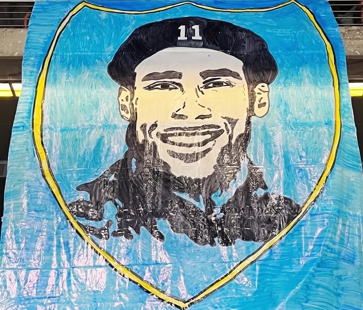 DemenciaEstu's tweet photo. Qué bueno que volviste, Capitán. Gracias por intentarlo.

COMANDANTE DEMENTE, LEYENDA DEL ESTUDIANTES. https://t.co/6i9CVmzjyj