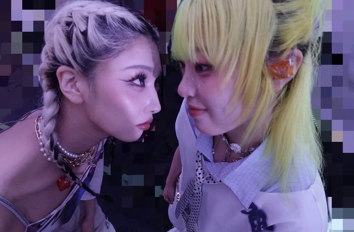 TO_ringoHONEYs's tweet photo. ｢モモカに見られて戸惑うマヒ｣
の構図が結構好きで。 https://t.co/KNfVFjciOJ