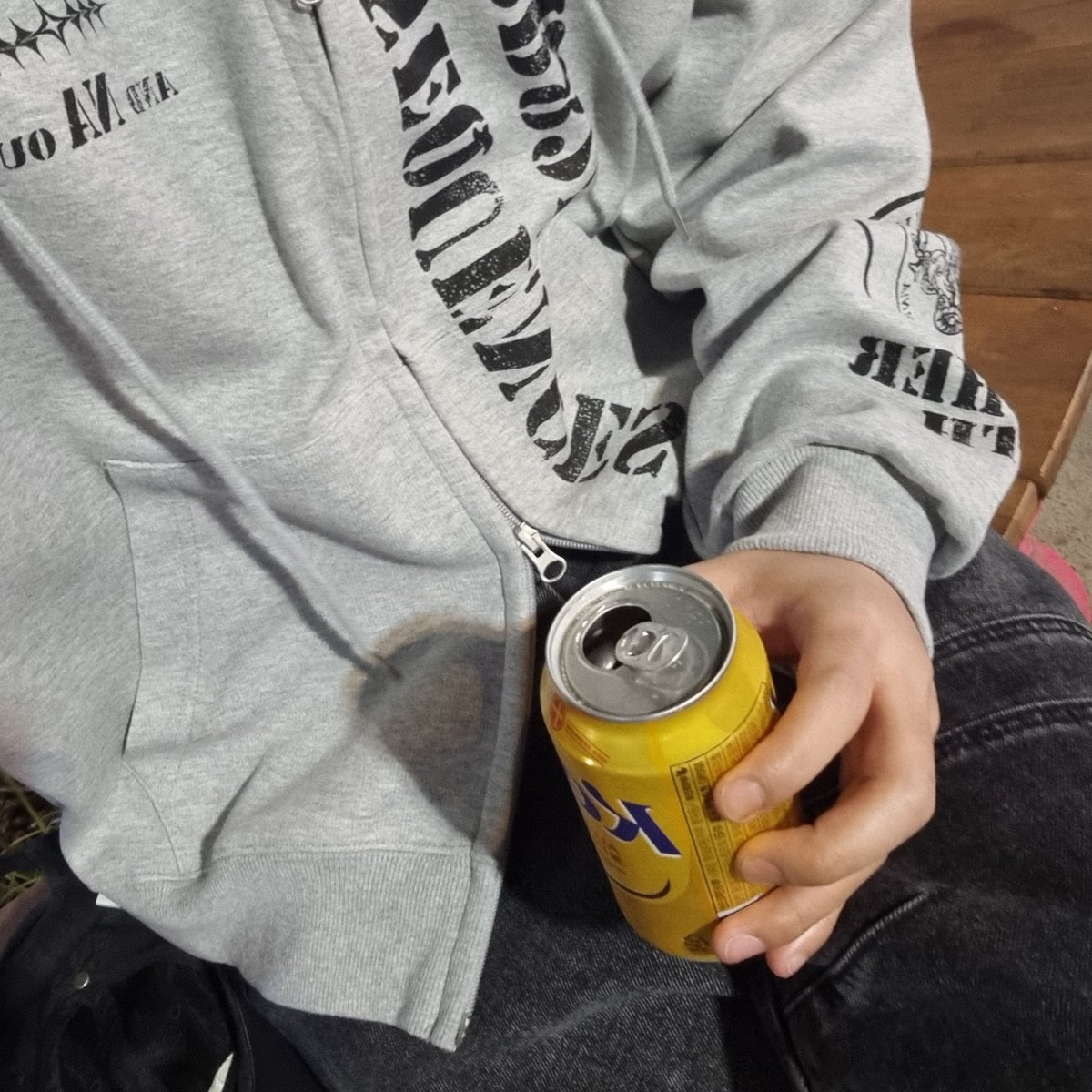 0__jin__0's tweet photo. 옷 산 기��으로 노상 https://t.co/7KibpX4ZdC