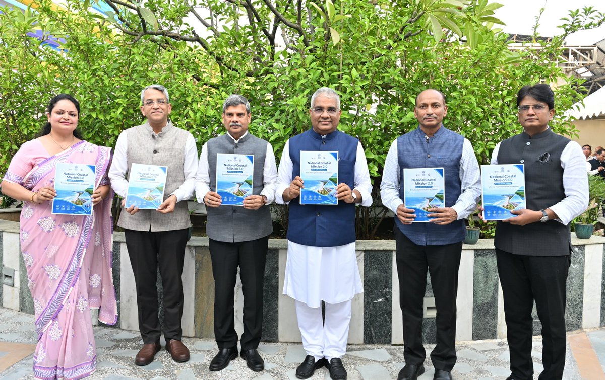 Indsamachar's tweet photo. Union Environment Minister @byadavbjp launches Guidelines for National Coastal Mission 2.0 (NCM2.0).  

₹767 crore Central Sector Scheme to be implemented till 2030-31 across nine coastal States and four Union Territories. https://t.co/TnhMWLAMPz