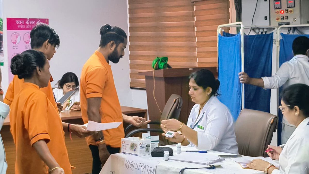 RailwayNorthern's tweet photo. Caring for those who keep our surroundings clean!

Under the #SwachhataHiSeva2026, a SafaiMitra Health Camp was carried out at the Baroda House to ensure the well-being of the sanitation workers, recognising their vital role in maintaining hygiene at the rail premises. https://t.co/0j0ezo0HS2