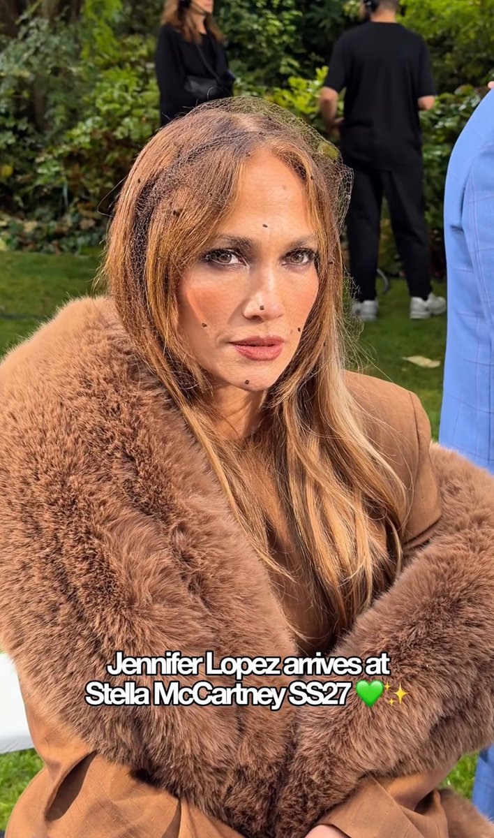 fotinijlover's tweet photo. Jennifer Lopez at @StellaMcCartney show in Paris today 🤎 https://t.co/hIWj7H8saT