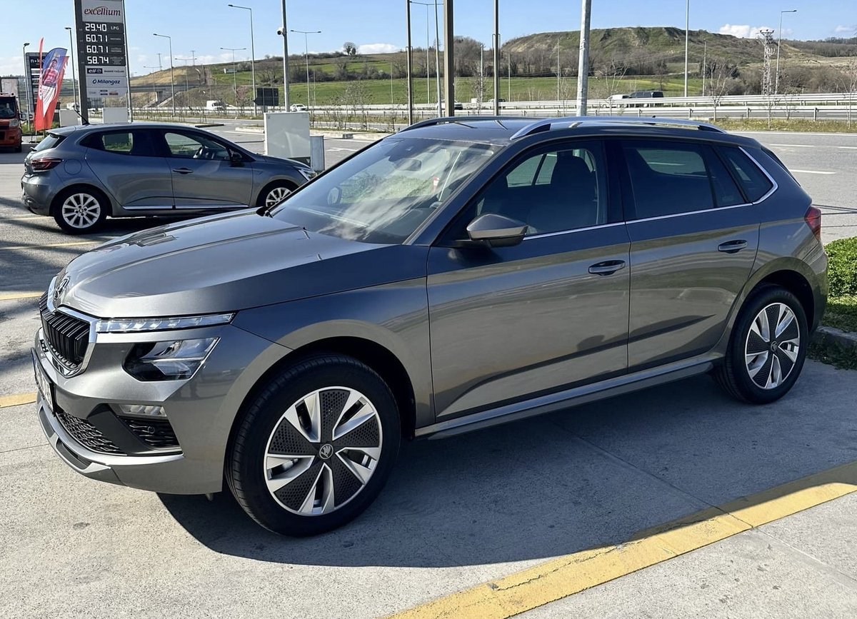 NEBAT434999's tweet photo. Hocalar 1.0 motorlu arabalar için ne diyorsunuz ? Skoda kamiq fena değil gibi, genellikle şehir içinde arada bir de uzun yolda kullanıma ne kadar uygundur https://t.co/zSaYVMS5sH