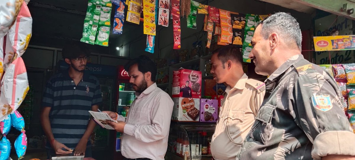 DCseraikella's tweet photo. जिला तंबाकू नियंत्रण टीम द्वारा सीनी ओपी क्षेत्र में करीब 20 दुकानों की जाँच की गई। दुकानदारों को COTPA-2003 के प्रावधानों का अनुपालन सुनिश्चित करने, बिना निर्धारित स्वास्थ्य चेतावनी के तंबाकू उत्पादों की बिक्री नहीं करने तथा शिक्षण संस्थानों एवं सरकारी कार्यालयों के 100 मीटर के https://t.co/fmKR2Fk9dc