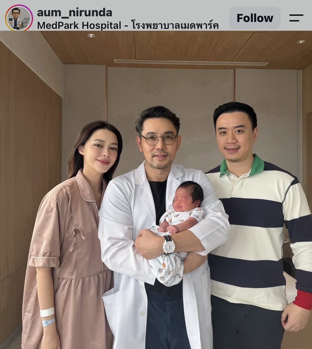 UnderbedDara's tweet photo. มาร์เธอร์ ออฟ ทรี เต็มตัวววว ทายาทรังสีสิงห์พิพัฒน์คนล่าสุดรายงานตัวจ้าาาา

แม่แพทริเซีย ลูก 3 ก็ยังสวยเช้งงงง อิจฉาคุณพ่อโน๊ต ครอบครัวอบอุ่นมาก

#ใต้เตียงดารา https://t.co/tbQlZTeSDq