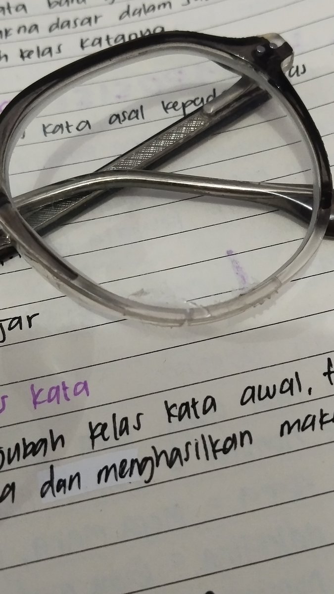minoriifyvine's tweet photo. Sedi bgt patah😔💔 di solatipin demi bertahan (meski gatel di idung) https://t.co/D5kLbQqDdt