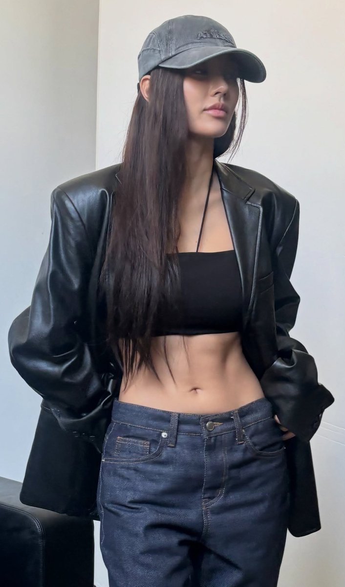godmitzu's tweet photo. PARK JIHYO ARE YOU KIDDING ME?? https://t.co/YEjw376yXO