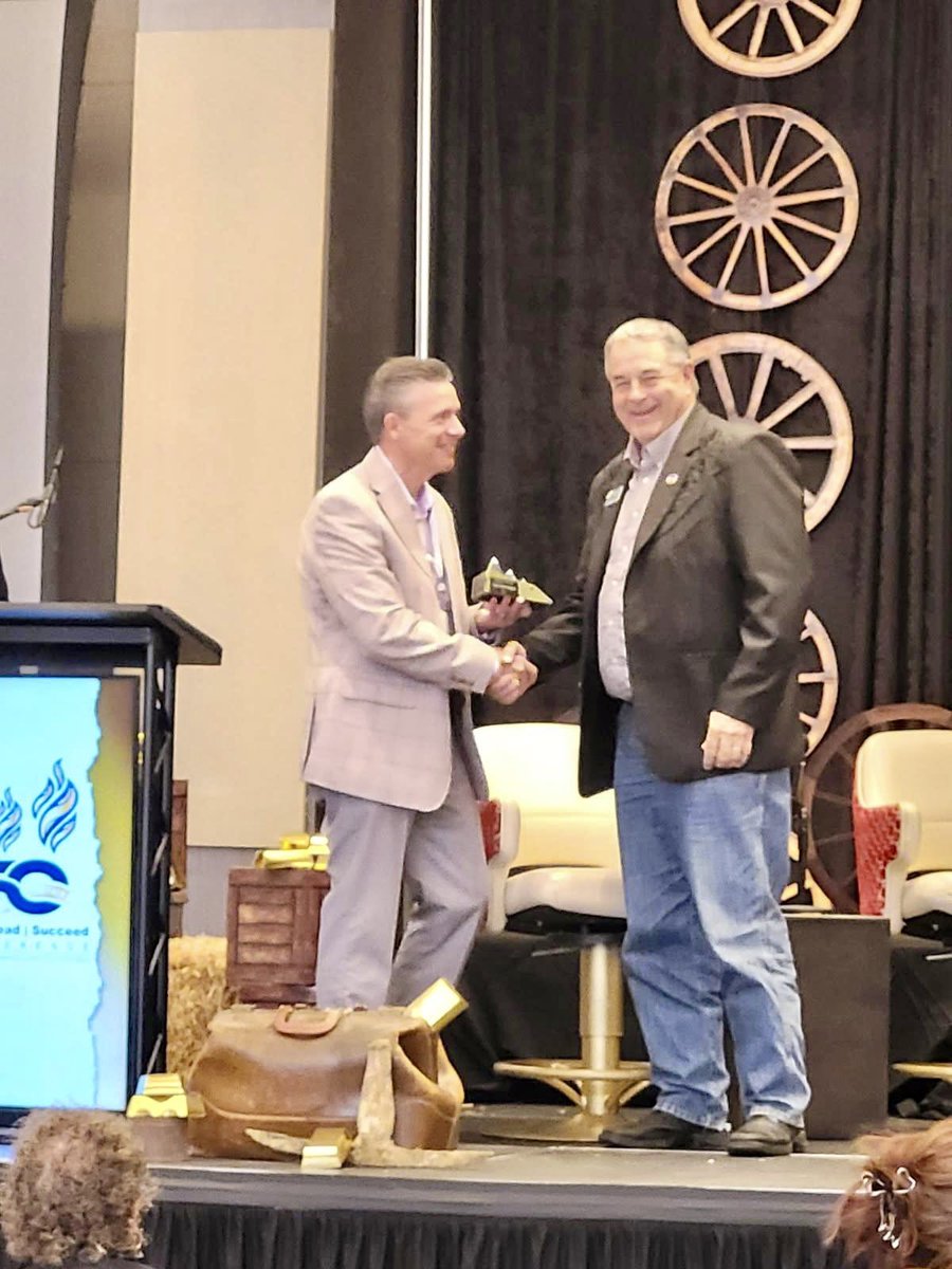 SenSimpsonCO's tweet photo. Honored to be named a 2026 Legislator of the Year by the @EDCofCO. I’m especially grateful that my work on two bills—expanding affordable homeownership opportunities and reducing unnecessary red tape—was highlighted for helping #Colorado families and communities thrive. Thank you https://t.co/RScVIPEZl2