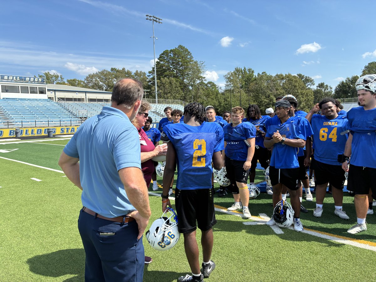 ChapelHillFB's tweet photo. Congratulations @keleanbanks on being recognized by @TexasFarmBureau insurance as our star of the week from his performance against Jacksonville. https://t.co/fDRCfDv03q