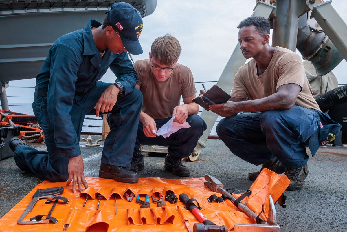 US2ndFleet's tweet photo. ROUTINE MAINTENANCE, SUSTAINED READINESS
U.S. Sailors assigned to USS Gonzalez (DDG 66) conduct routine maintenance aboard the ship.
Gonzalez is deployed to the U.S. 5th Fleet area of operations to support maritime security and stability in the Middle East.
#USNavy #C2F https://t.co/8Q91VJJcPt