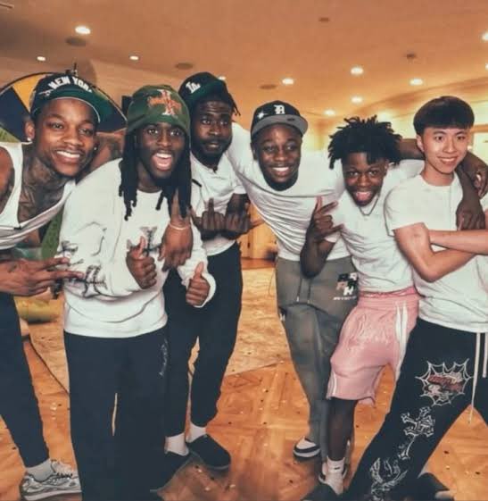 Johnyjkzfkz's tweet photo. It suppose to be just them the whole time… https://t.co/KX6SGrnbYh