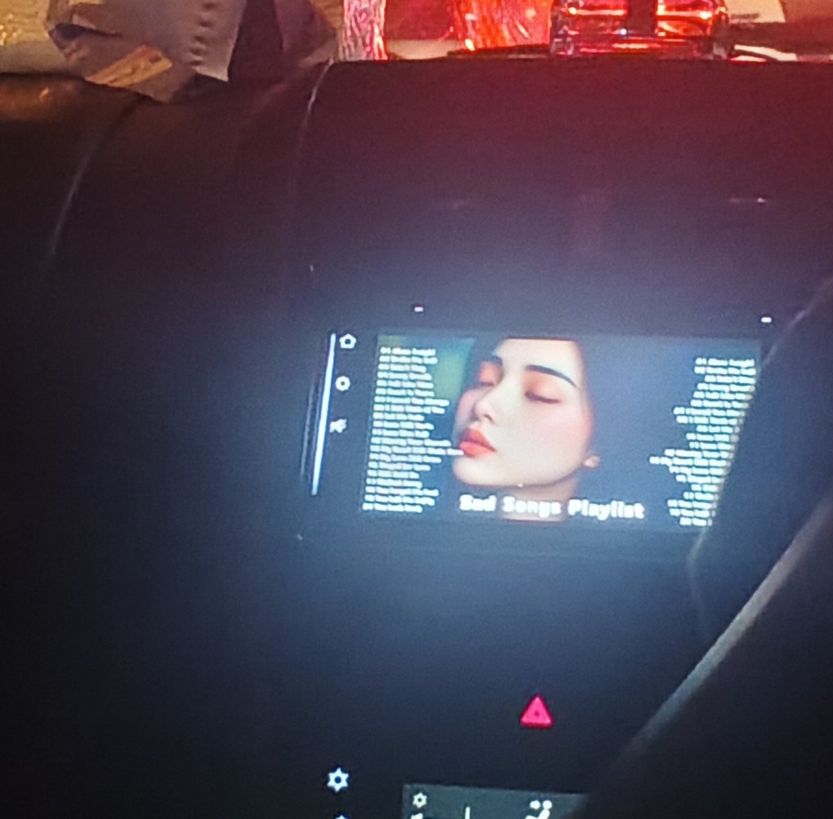 ArissaVanta's tweet photo. Dapet greb car full lagu AI rasanya kayak lagi disiksa😭 https://t.co/fgxLUOLQyI