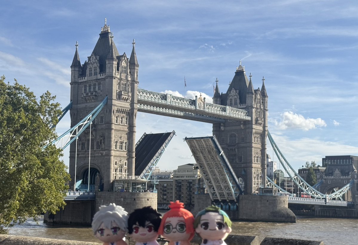 neoshoco's tweet photo. ロンドンに来たぜ！！！！ https://t.co/A92i42iF7A