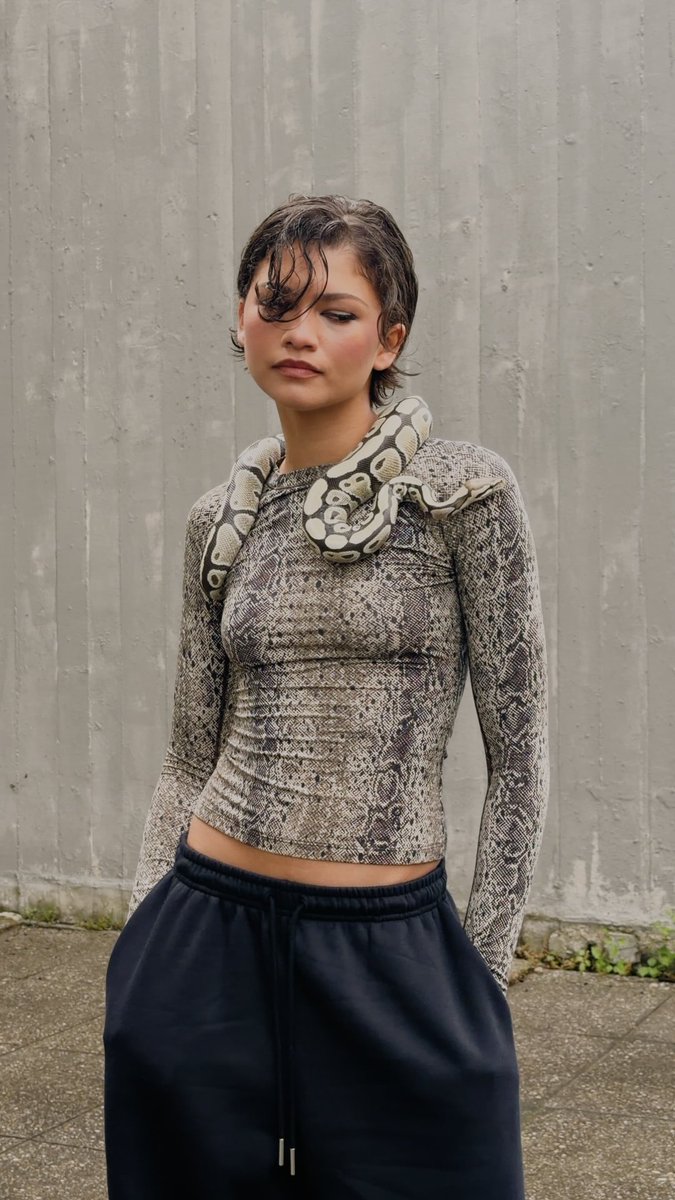 hllandayaverse's tweet photo. ZENDAYA OH MY GOD https://t.co/PS4mAyBkif