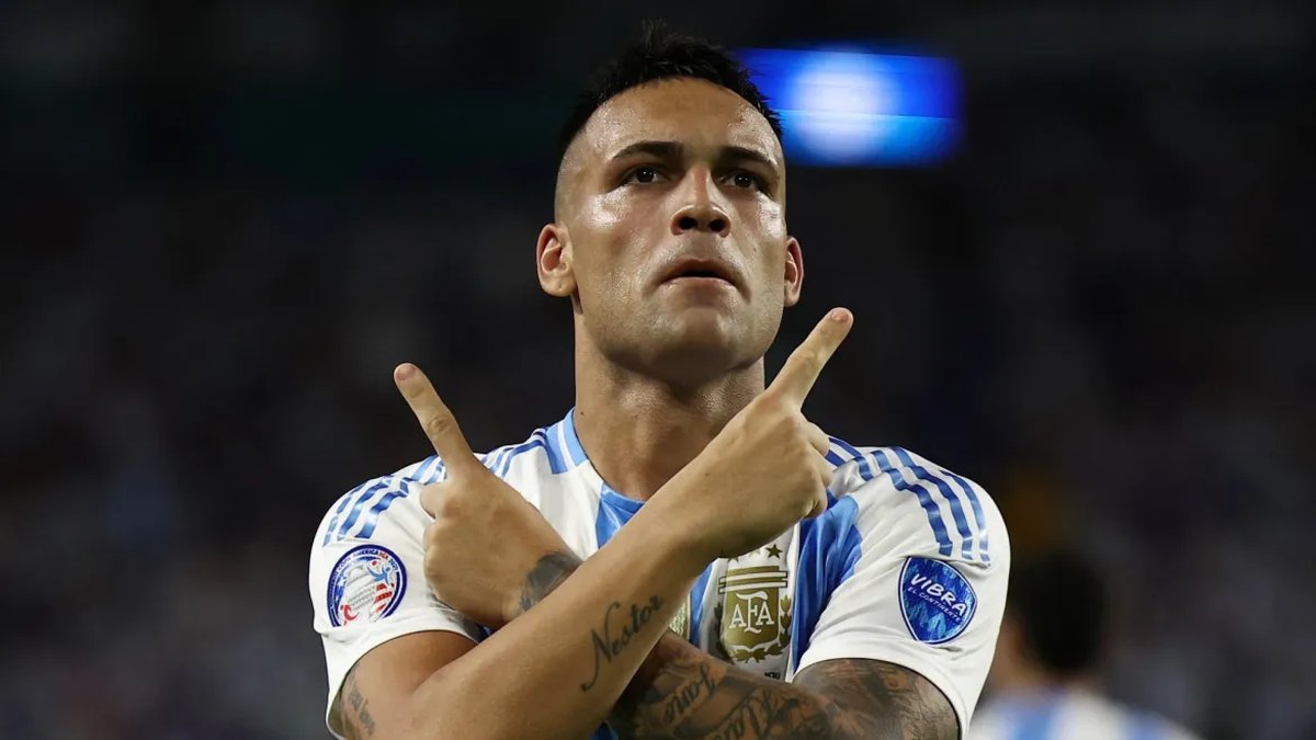 Inter360CDS's tweet photo. #Inter, la fascia da capitano dell'Argentina sarà divisa a tre fra #Romero, Emiliano #Martinez ma soprattutto #Lautaro.
@FabrizioRomano
#Inter360 I #FCIM https://t.co/MoO4ru2uQu