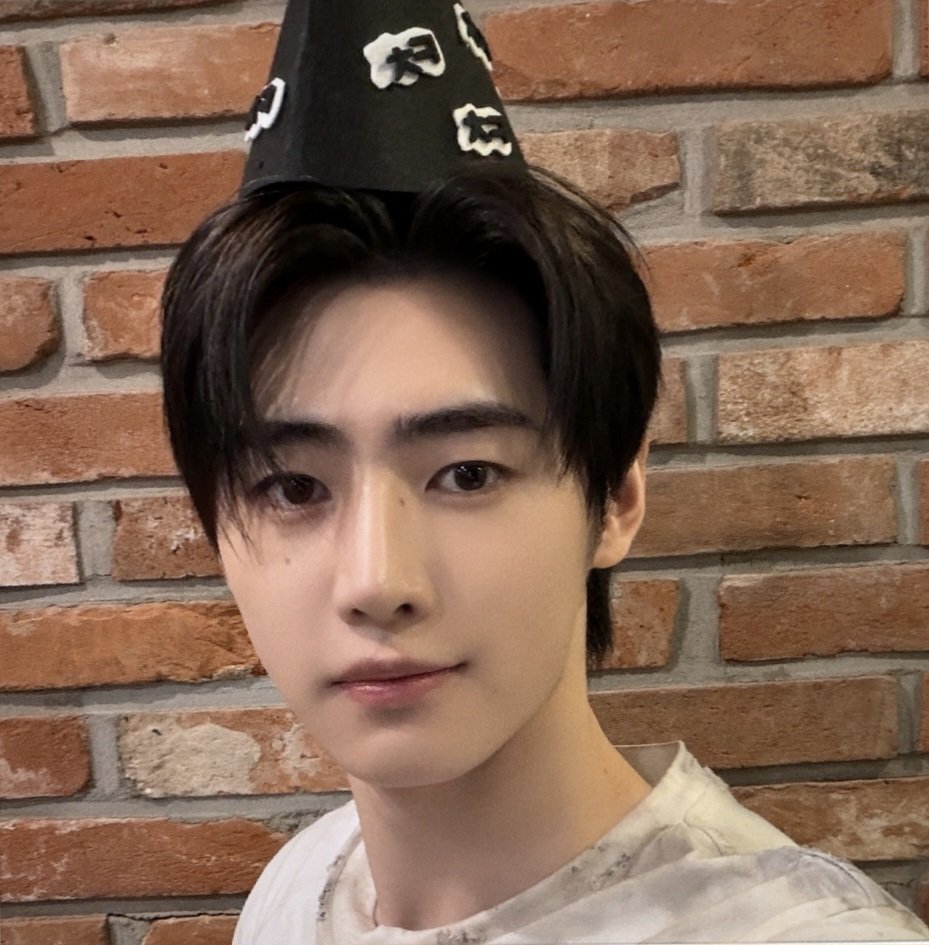byeol_ice's tweet photo. [OCT] HAPPY BIRTHDAY TO ENGENE 

#성훈 #SUNGHOON 🖤 https://t.co/FL1VUaj93C
