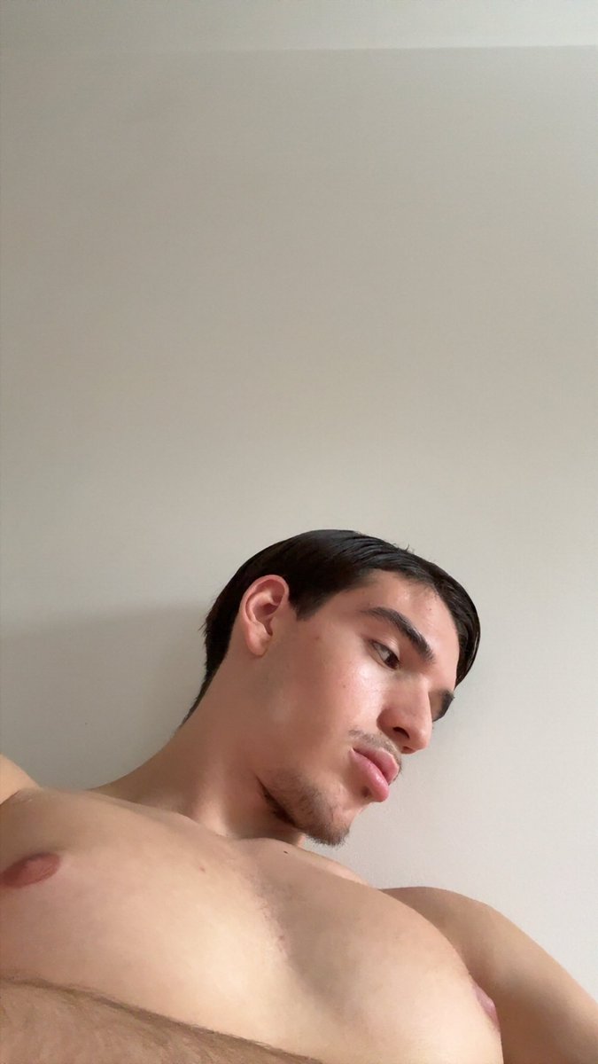 T13nrv's tweet photo. Jss trop timide pour avoir des ami et au final je finis seul mais je suis enc plus triste qd ma mère me dmd si j’ai des amis et que je lui rep we en viff mais elle sait que je suis seul et au final il ne reste que moi et mes pensé dans la nuit ( je parle dans la vrai vie ) https://t.co/anuuVMjEgt