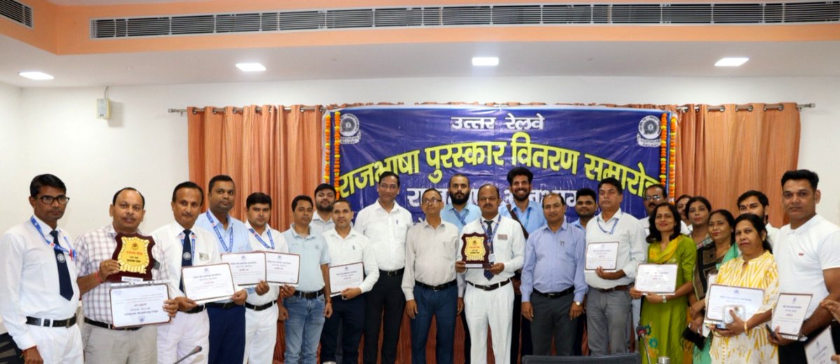 drm_mb's tweet photo. मंडल रेल प्रबंधक कार्यालय, मुरादाबाद में आज 30.09.2026 को राजभाषा पखवाड़े का गरिमामय समापन समारोह आयोजित हुआ।

अपर मंडल रेल प्रबंधक/इंफ्रा सह अपर मुख्य राजभाषा अधिकारी श्री प्रेमशंकर झा एवं राजभाषा अधिकारी श्री अशोक कुमार के मार्गदर्शन में संपन्न पखवाड़े में विजेताओं को सम्मानित किया गया।

संरक्षा शाखा को शाखा राजभाषा शील्ड
मुरादाबाद रेलवे स्टेशन को स्टेशन राजभाषा शील्ड

#राजभाषा_पखवाड़ा2026 

@RailMinIndia @RailwayNorthern