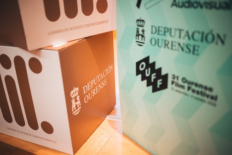 academiacinecat's tweet photo. 🎥 L’Acadèmia del Cinema Català distingeix les perifèries urbanes de Barcelona com a Llocs d’Interès Cinematogràfic (LIC), en el marc del festival de Cinema d’OUrense (@ouffestival). 

Bellvitge i la Mina reben aquesta distinció en reconeixement al seu valor com a escenaris de la història audiovisual i social de Barcelona. 

Llegeix més: https://t.co/O1DYK2yj1W