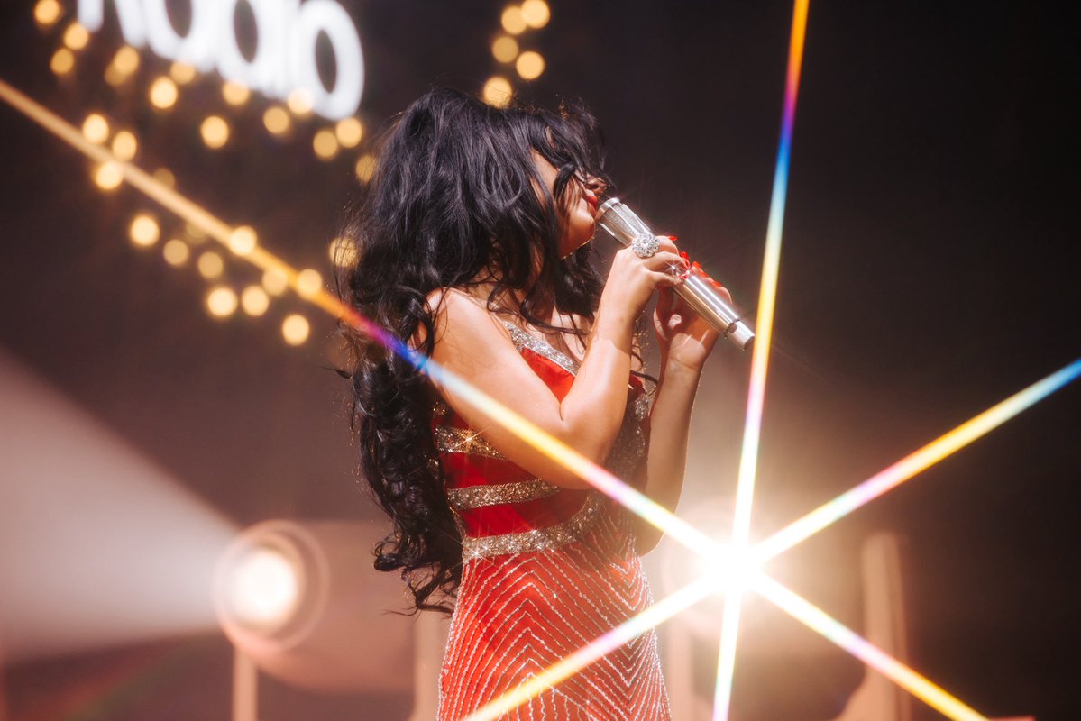 1035KISSFM's tweet photo. Throwback to Jingle Ball last year 😍 🎄🎁 Capital One cardholders last day to get your tix before anyone else can ✨ 

Get Tix Here ➡️ https://t.co/iVzN5pZsnA

#kissfmjingleball26 https://t.co/2zc0FbIoqf