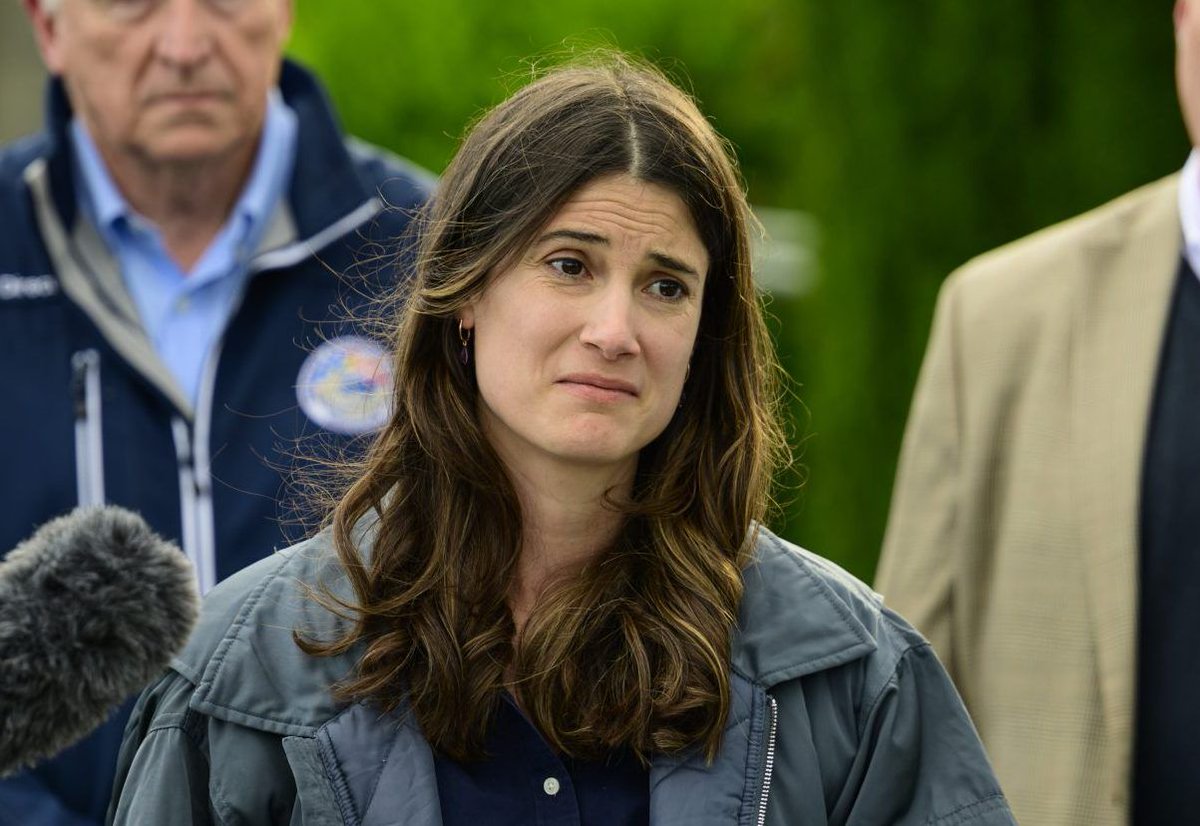 FreeBeacon's tweet photo. Rep. Marie Gluesenkamp Perez says expanding health care access and lowering costs is a “top priority.” 

But the Washington Democrat does not provide health coverage to her campaign staffers, and a former mechanic at the auto shop she co-owns with her husband says the business didn’t offer health coverage either, @ethanrbarton reports.