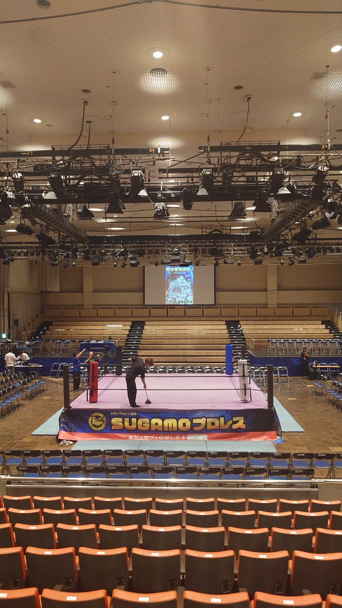 tochitelenews's tweet photo. お笑いプロレス
#SUGAMOプロレス
聖地 #後楽園ホール 大会をぶち上げた #小山市 出身の会長、50代の挑戦を飯島誠キャスターが追いました

10月1日㈭夜9時
#とちぎテレビ
とちテレNEWS9

聖地開催に挑戦した思いは？
立ち上げ時は観客8人→1500人の会場満員にできるか？

乞うご期待！ https://t.co/89GU6OReYB