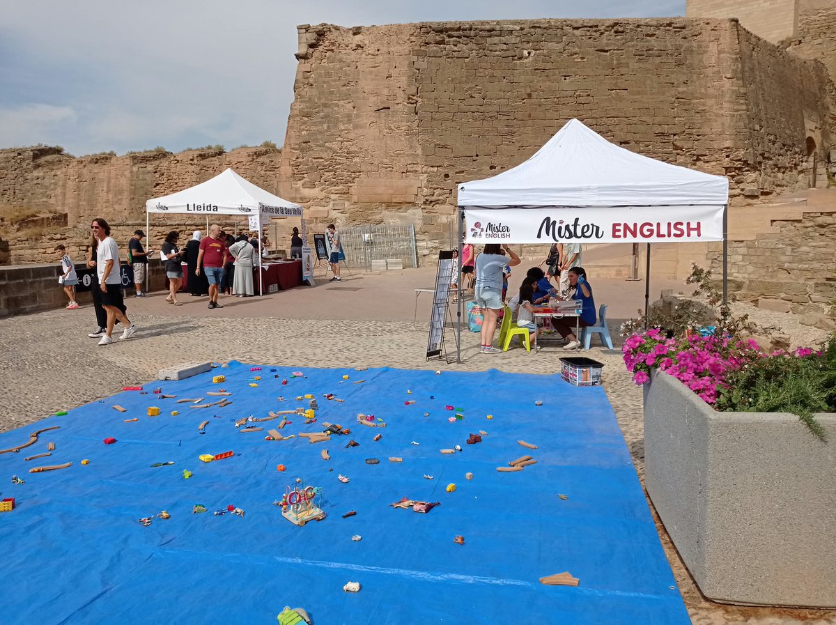 AmicsSeuVella's tweet photo. Recopilació de les activitats realitzades en el marc de les #festesdelatardor2026 de Lleida.
Imatges 1 i 2: Joc de Pistes “En Busca del tresor de la Seu Vella” 
Imatges 3 i 4: Visita guiada nocturna.
Autoria de les imatges: Josep Ignasi Rodriguez i Albert Torres https://t.co/pG0Hsx5Gih