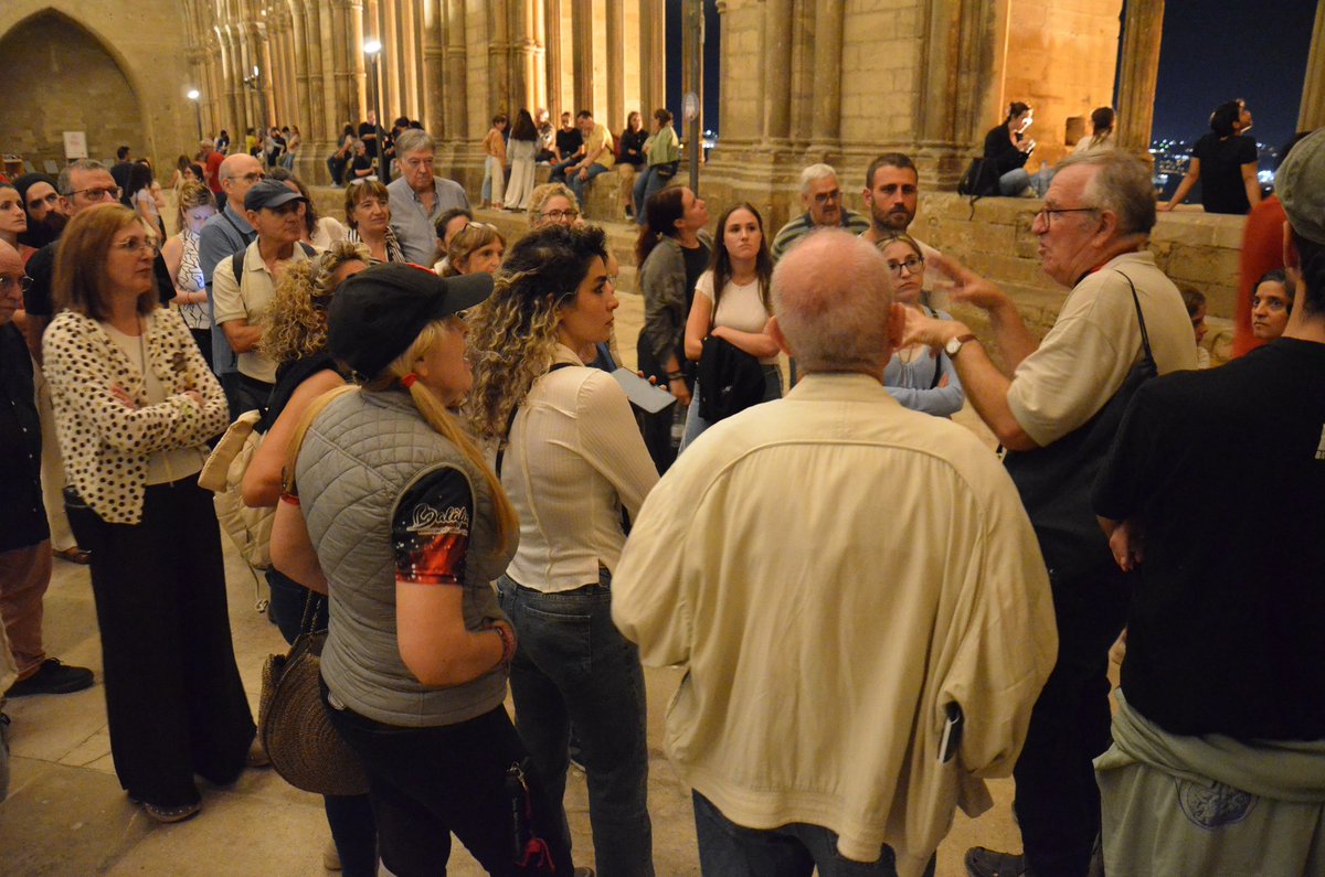 AmicsSeuVella's tweet photo. Recopilació de les activitats realitzades en el marc de les #festesdelatardor2026 de Lleida.
Imatges 1 i 2: Joc de Pistes “En Busca del tresor de la Seu Vella” 
Imatges 3 i 4: Visita guiada nocturna.
Autoria de les imatges: Josep Ignasi Rodriguez i Albert Torres https://t.co/pG0Hsx5Gih