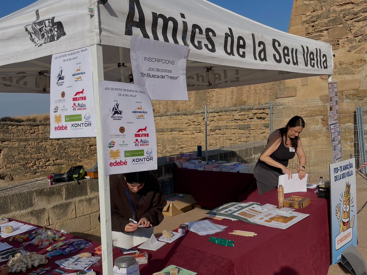 AmicsSeuVella's tweet photo. Recopilació de les activitats realitzades en el marc de les #festesdelatardor2026 de Lleida.
Imatges 1 i 2: Joc de Pistes “En Busca del tresor de la Seu Vella” 
Imatges 3 i 4: Visita guiada nocturna.
Autoria de les imatges: Josep Ignasi Rodriguez i Albert Torres https://t.co/pG0Hsx5Gih