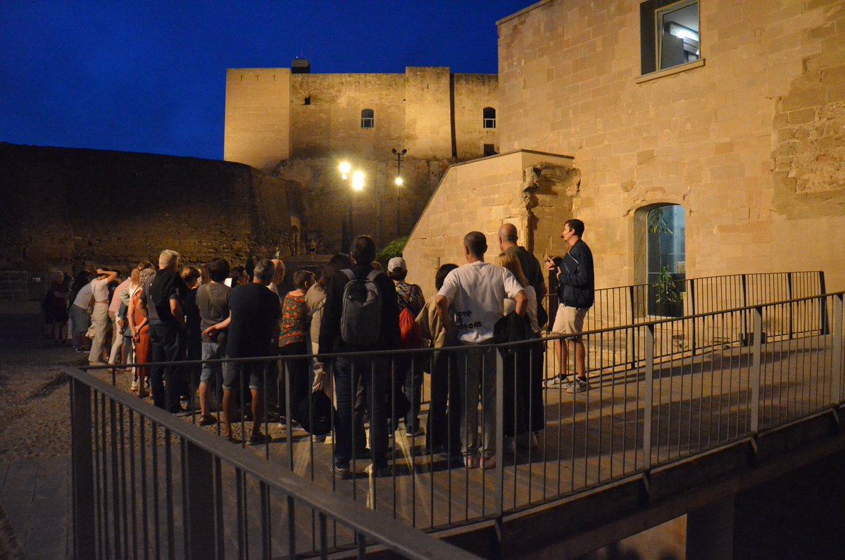 AmicsSeuVella's tweet photo. Recopilació de les activitats realitzades en el marc de les #festesdelatardor2026 de Lleida.
Imatges 1 i 2: Joc de Pistes “En Busca del tresor de la Seu Vella” 
Imatges 3 i 4: Visita guiada nocturna.
Autoria de les imatges: Josep Ignasi Rodriguez i Albert Torres https://t.co/pG0Hsx5Gih