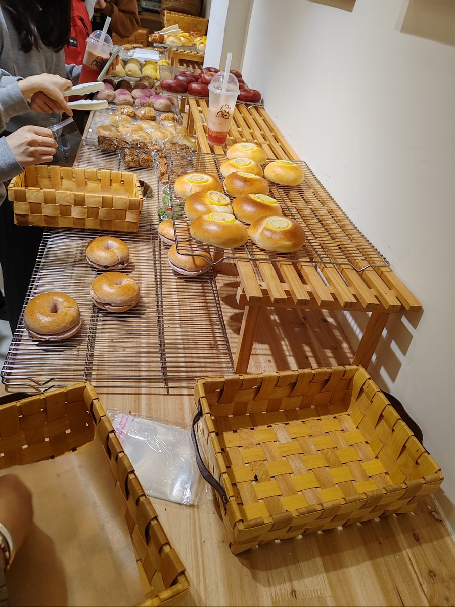 Fotheringhcs's tweet photo. Hoy horneé mis primeros croissants caseros, crujientes por fuera, tiernos por dentro y mucho sabor a mantequilla! Una experiencia que valió cada minuto de espera ， https://t.co/w95X6YZnQd