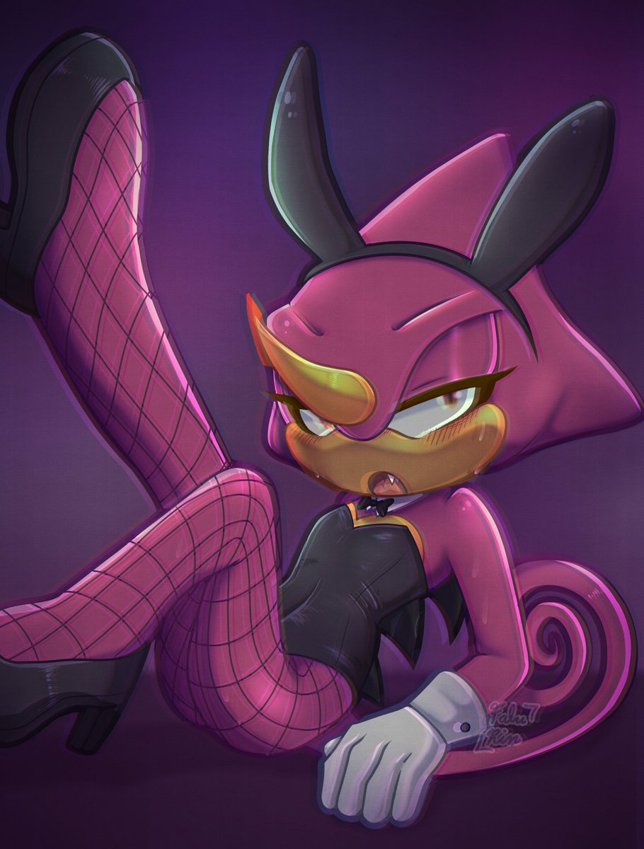 Faburin's tweet photo. now that we are all comfortable i bring my bunny suit espio i apologize https://t.co/hFJ8onEDTL