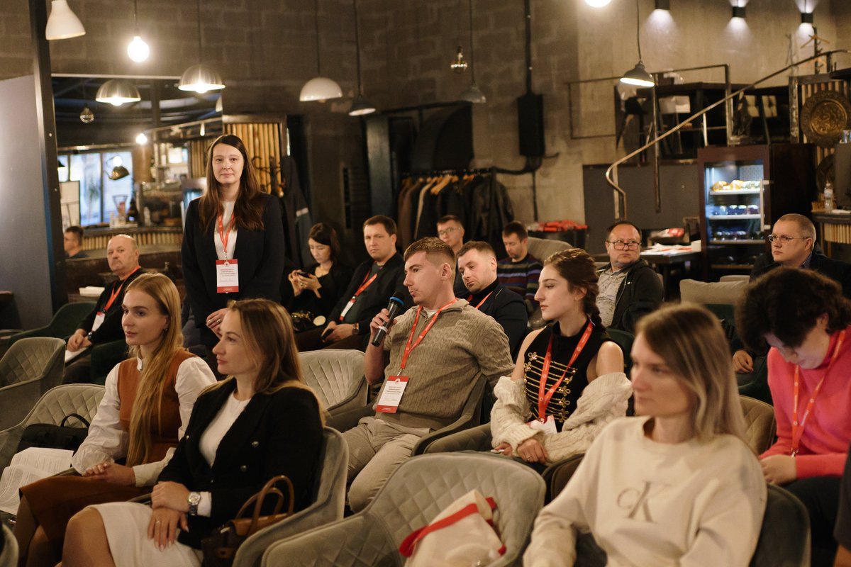 RedCrossUkraine's tweet photo. 📚 Over four days, participants in the Ukrainian Red Cross #IHL September School discussed current humanitarian law issues, worked through practical cases and exchanged experience with Ukrainian government institutions and #RCRC Movement representatives. https://t.co/UjZUQI0O8T