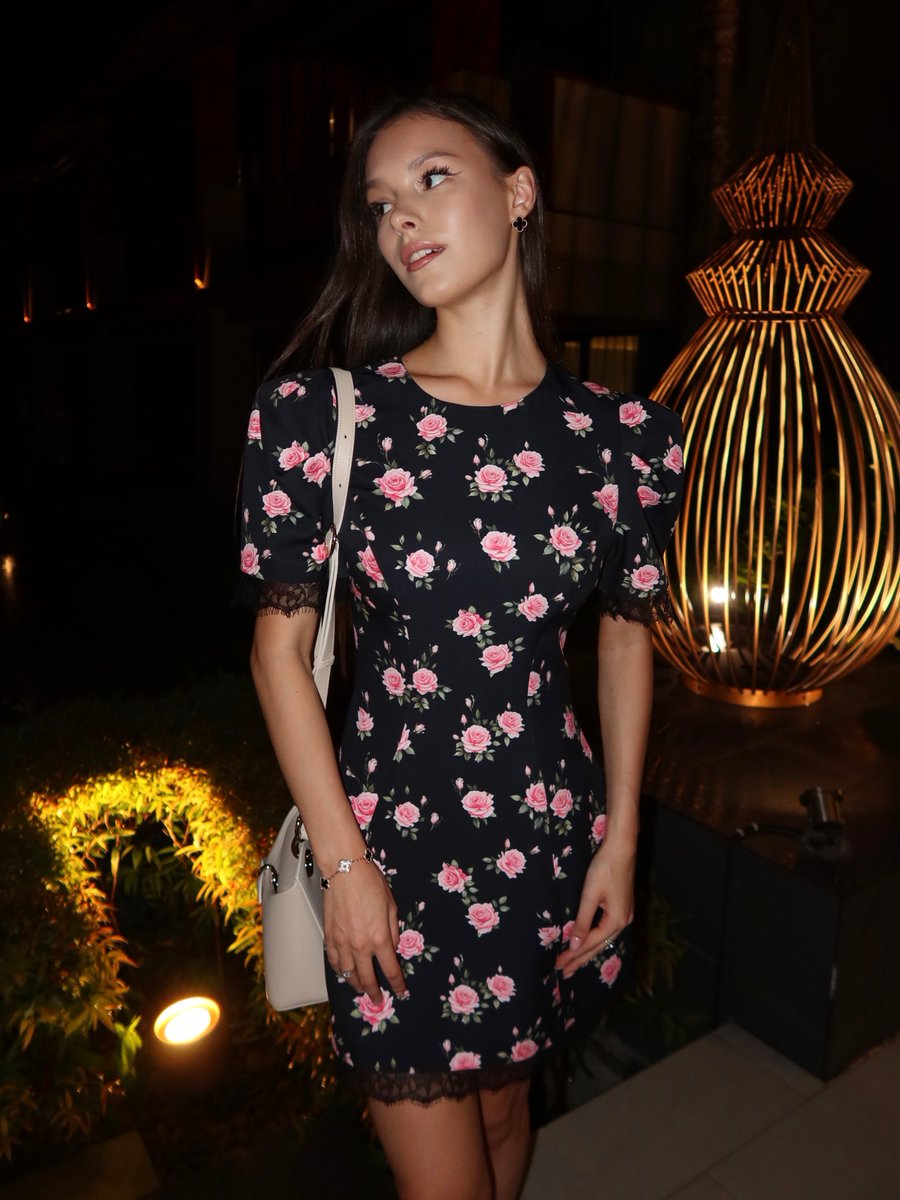 quinttgod's tweet photo. i just fell on my knees... anna is such a first lady https://t.co/X67wsE7Dyx